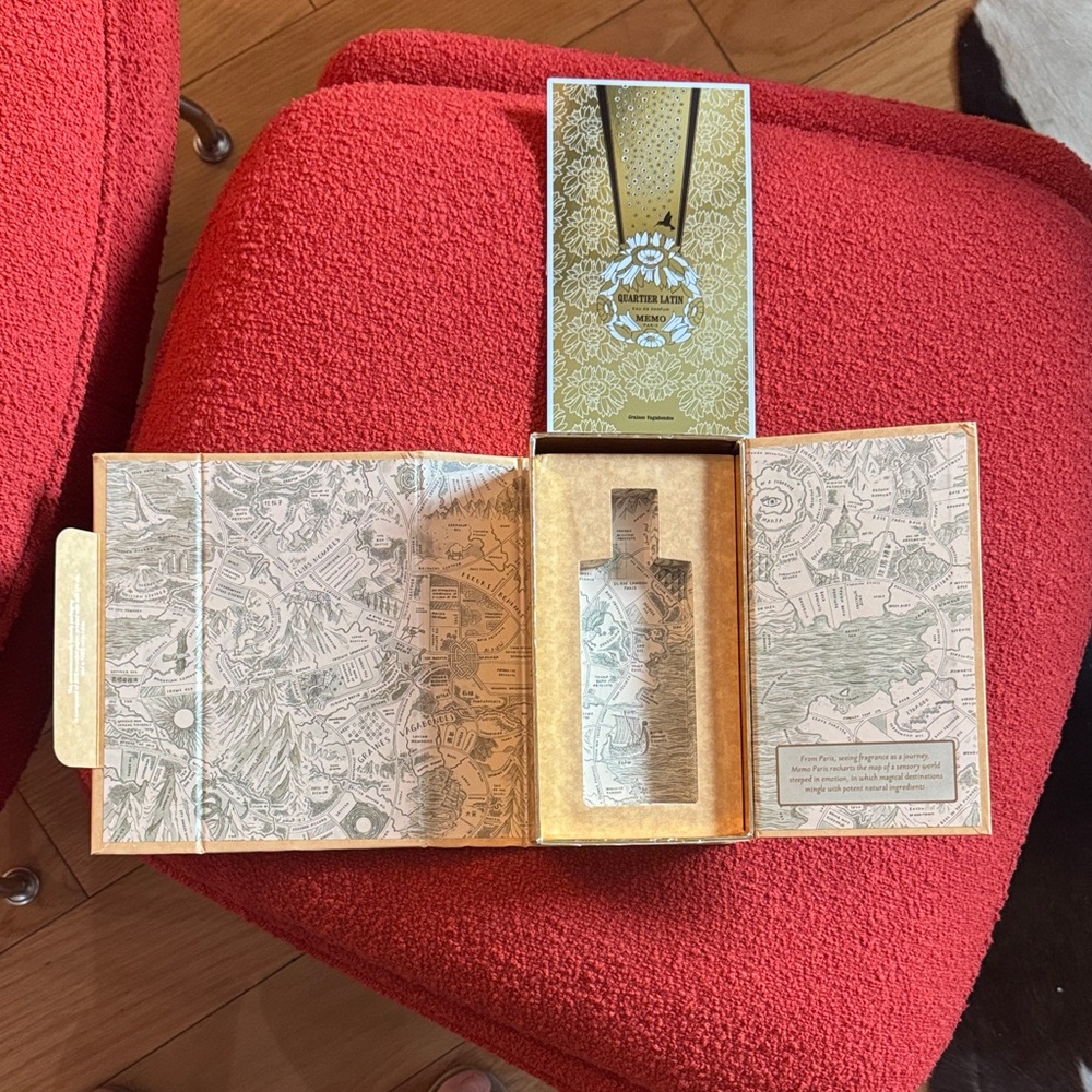 Vintage-Inspired Fragrance Gift Box with Illustrated Inner Panels